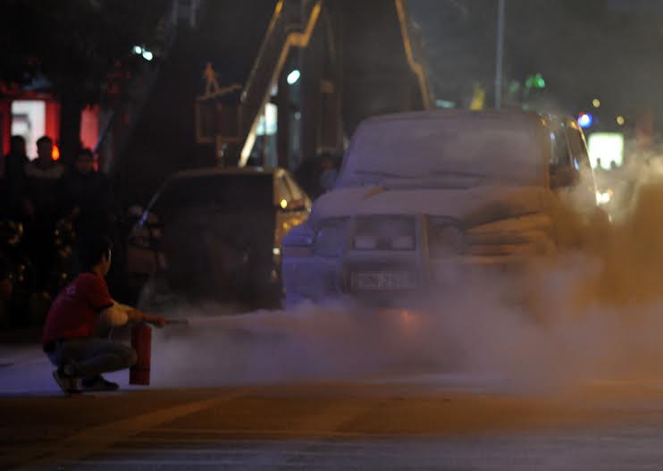 Chỉ khi dùng bình chữa cháy thứ 3 đám cháy mới đc dập.