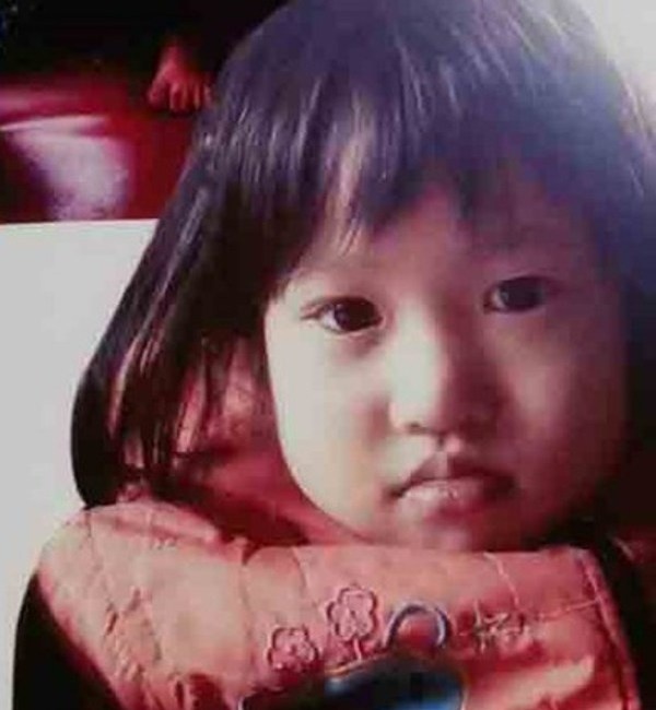 Rung dong nghi an be gai 4 tuoi bi bat coc giua trua hinh anh