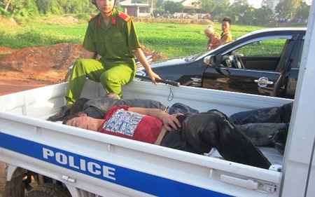 Phut ca lang ua ra danh chet 2 nguoi nghi la cau tac hinh anh