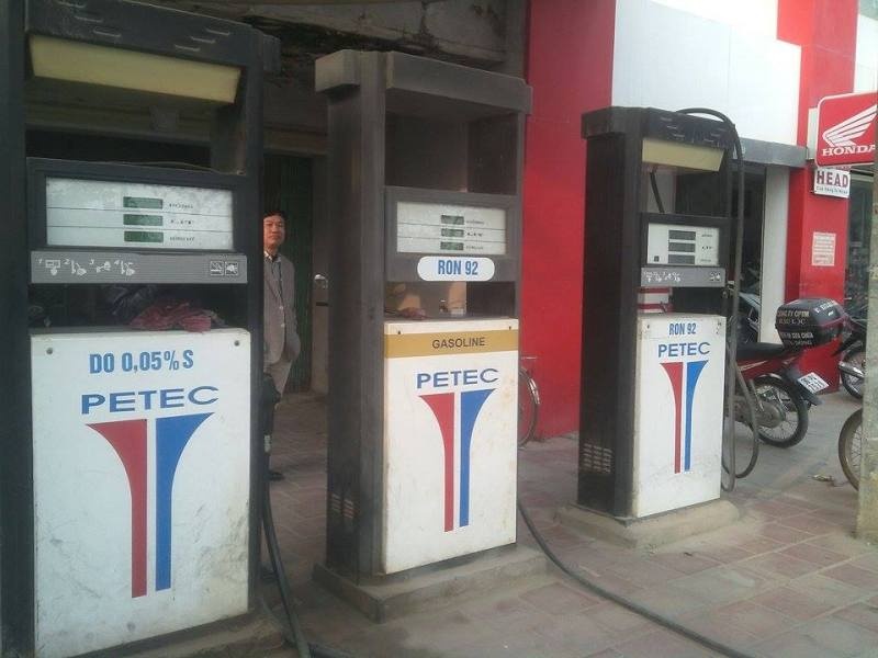 Bat qua tang cay xang khong giam gia ban chieu 22/12 hinh anh