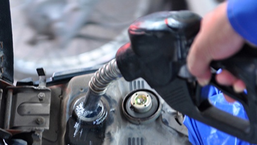 Cay xang 'tron' dieu chinh gia: Do tram bom hong? hinh anh