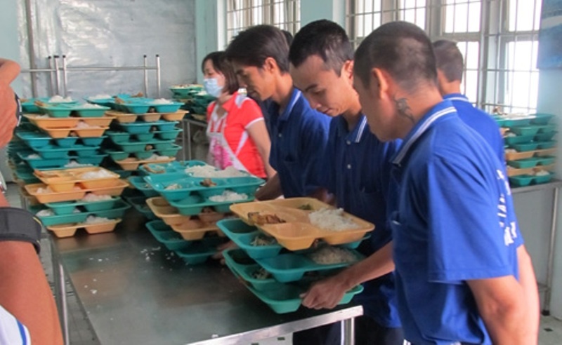 Khau phan an cua nguoi nghien suong hon can bo trung tam hinh anh