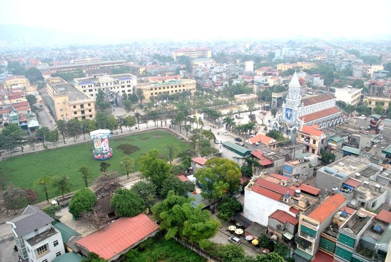 Chiếc đèn lổng nổi bật khi nhìn từ trên cao xuống.