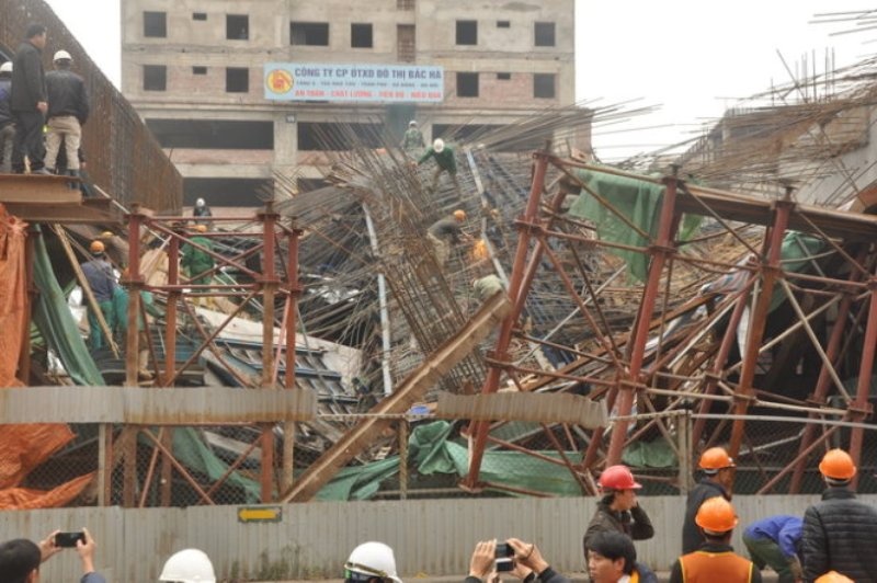 Vu sap gian giao: Do giao chong thi cong khong dam bao hinh anh