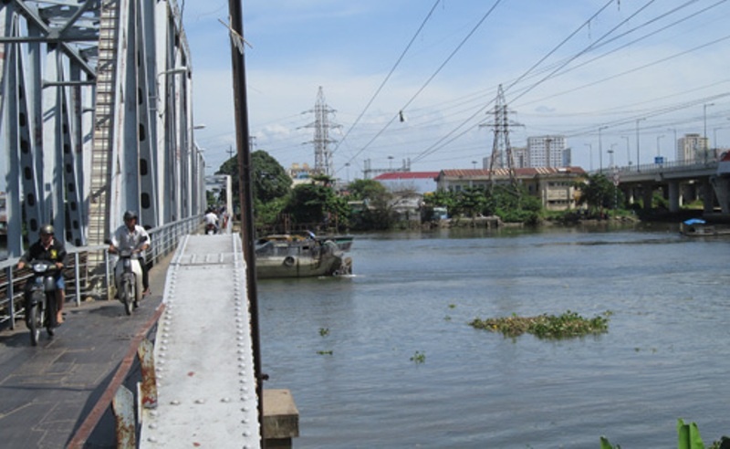 Ong Ba Chuc lai 'giat' mot phu nu tu tay thuy than hinh anh