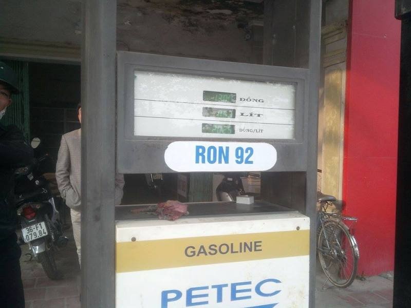 Tuoc giay phep cua hang xang khong ha gia ban chieu 22/12 hinh anh