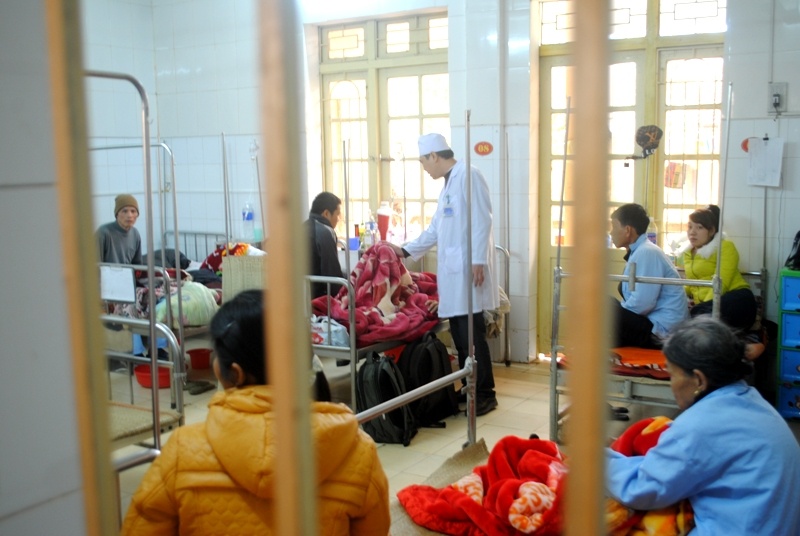 Nguoi uong thuoc tu tu: 'Con gai toi bi cuong hiep' hinh anh