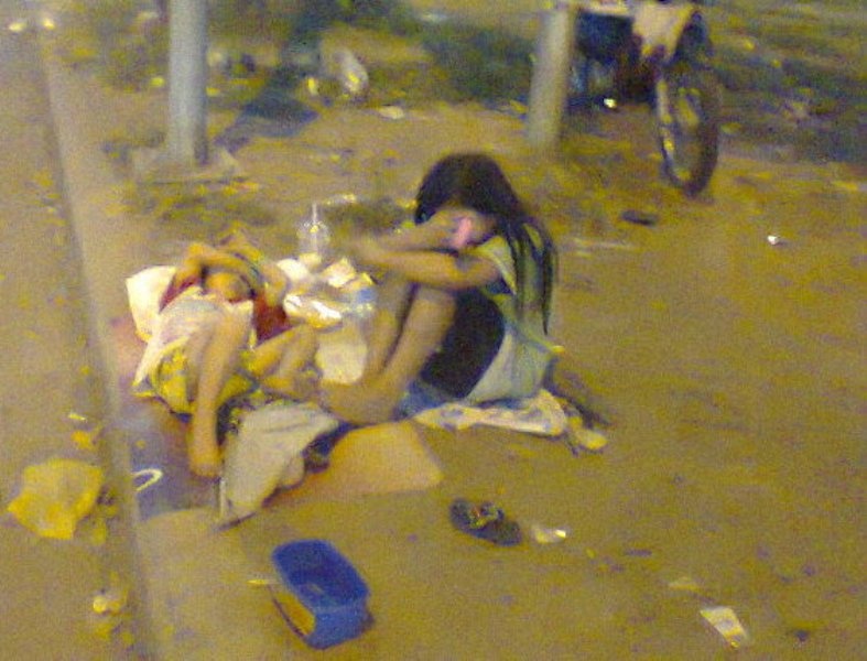 Nguoi an xin van day duong Sai Gon ngay dau nam hinh anh