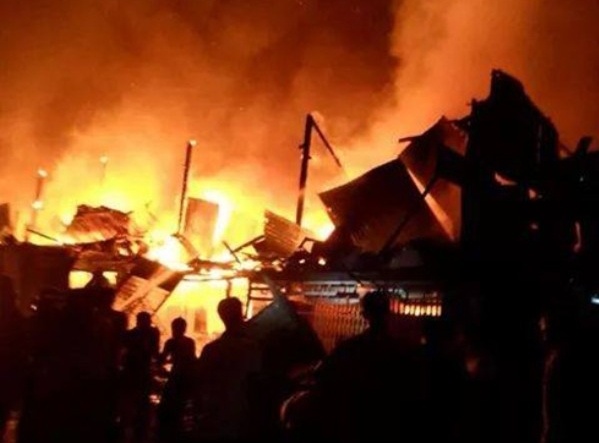 Cho Thoi Binh chim trong bien lua hinh anh