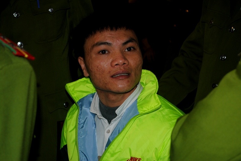 Ke sat hai nu sinh su pham mim cuoi khi nhan an tu hinh anh