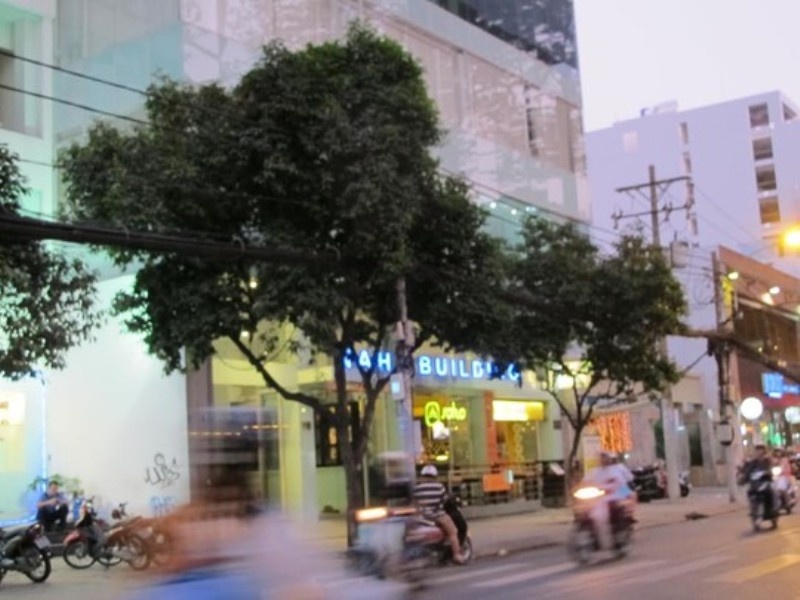 Mot nguoi dan thang kien UBND TP.HCM hinh anh