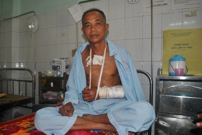 Tài xế Cần - người điều khiển xe tải gặp nạn. Ảnh: Duy Cảnh