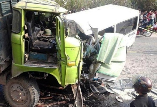 Vu tai nan khien 10 nguoi chet: Chu xe bo tron hinh anh