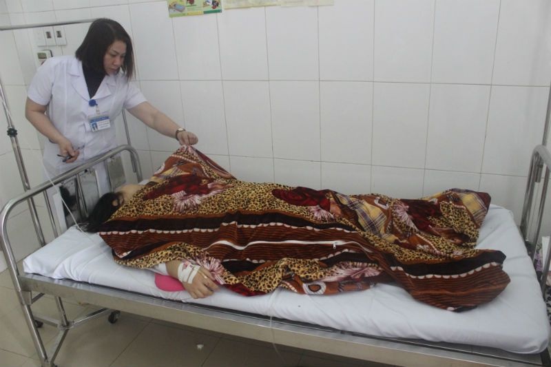 Sản phụ Trần Thị Loan đã qua cơn nguy kịch, nằm điều trị tại khoa Sản BVĐK TP Hà Tĩnh.