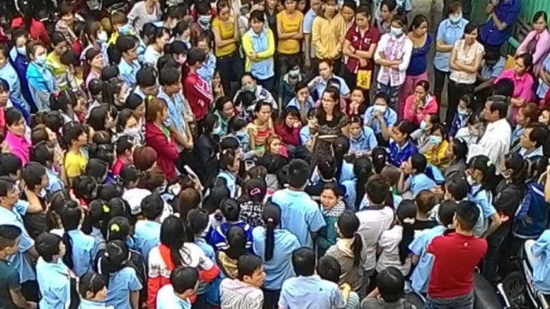 Buc xuc thuong tet, hang tram cong nhan ngung viec hinh anh