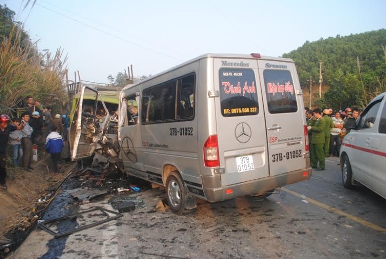 Tai nan khien 10 nguoi chet: Tai xe chua co bang lai hang D hinh anh