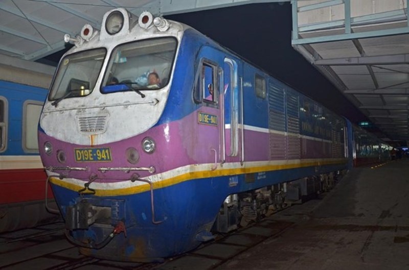 Hiện tại, tàu chuyên chạy tuyến Hà Nội - Sài Gòn và ngược lại.  Xuất phát từ Hà Nội lúc 22h tối vào đến ga Sài Gòn lúc 5h30 sáng. Dù được nâng cấp, nhưng giá vé SE3 không thay đổi so với tàu thường. Mỗi ngày có 2 chuyến xuất phát từ hai đầu Sài Gòn và Hà Nội.