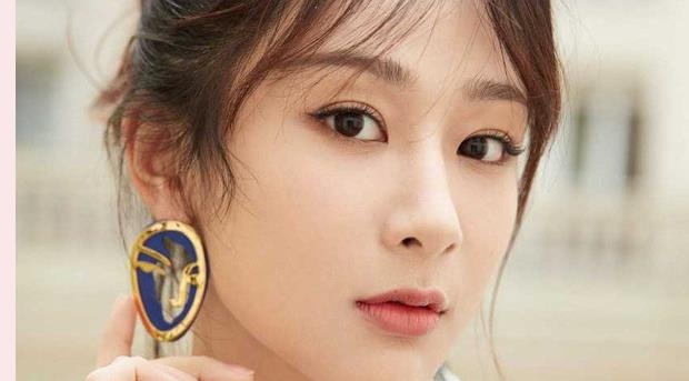 Duong Tu lan dau bat tay Ngo Diec Pham trong phim ngon tinh hinh anh