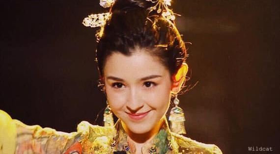 My nhan Tan Cuong noi tieng sau mot dem gio ra sao? hinh anh