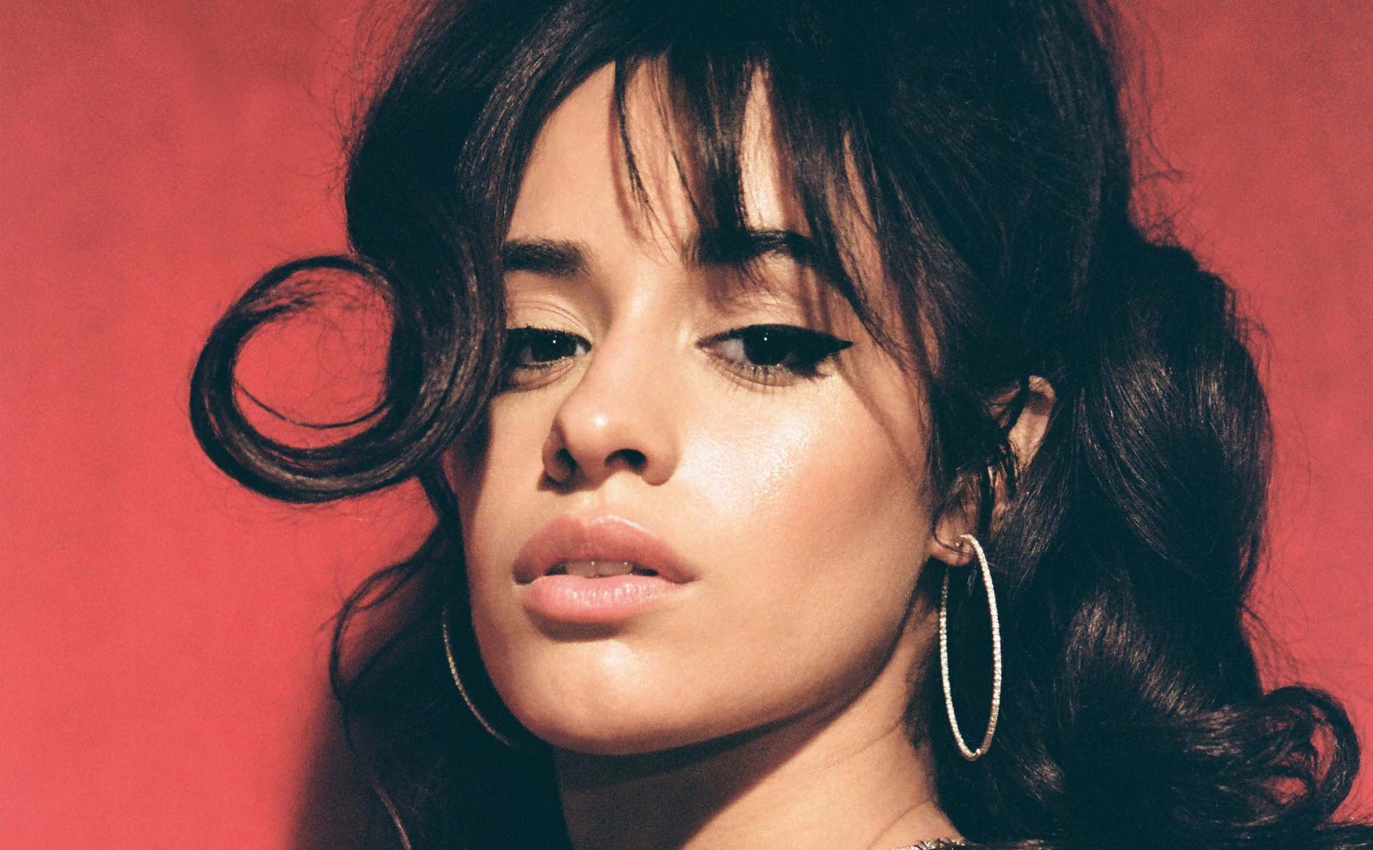Camila Cabello xin loi sau phat ngon phan biet chung toc hinh anh