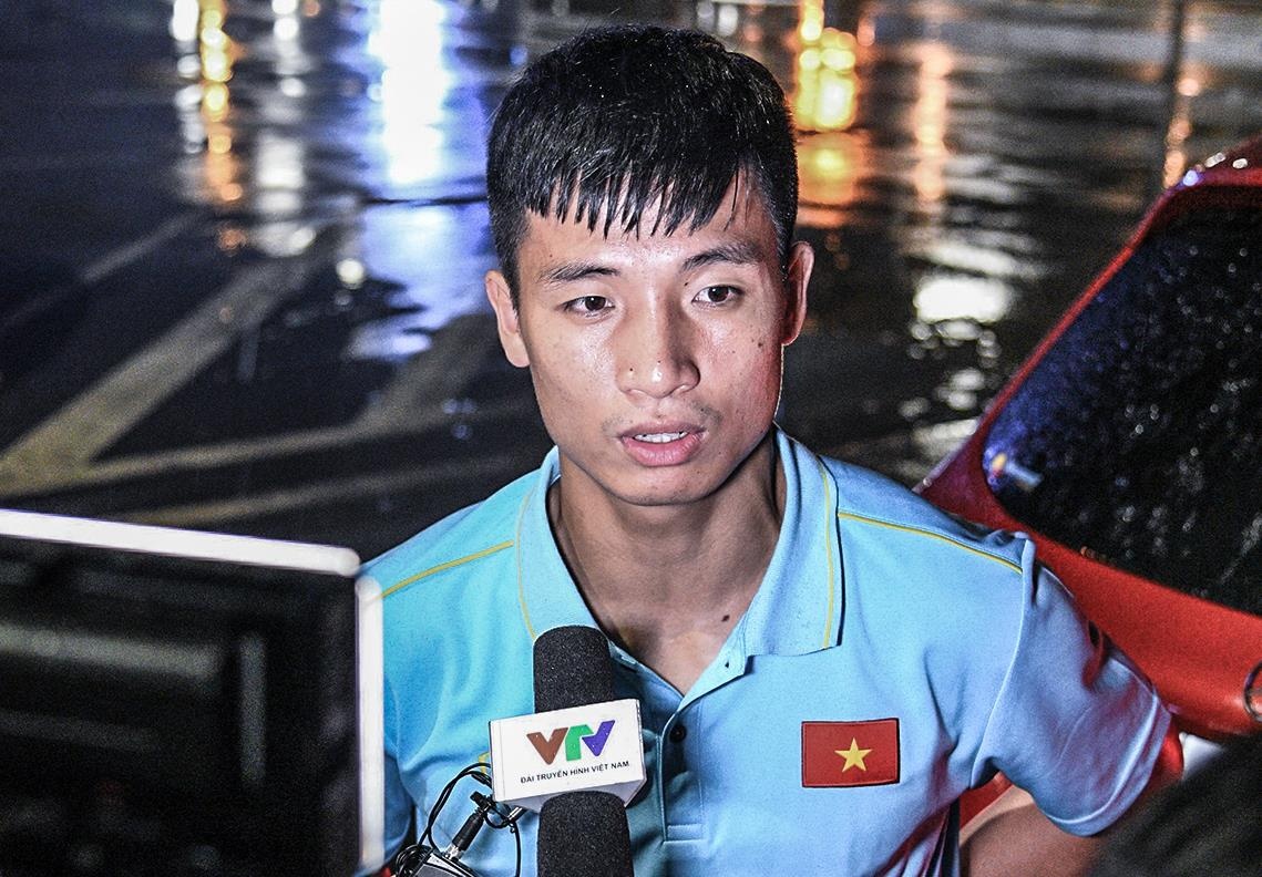 Bui Tien Dung: 'Doi da hoi chu quan trong tran Indonesia' hinh anh