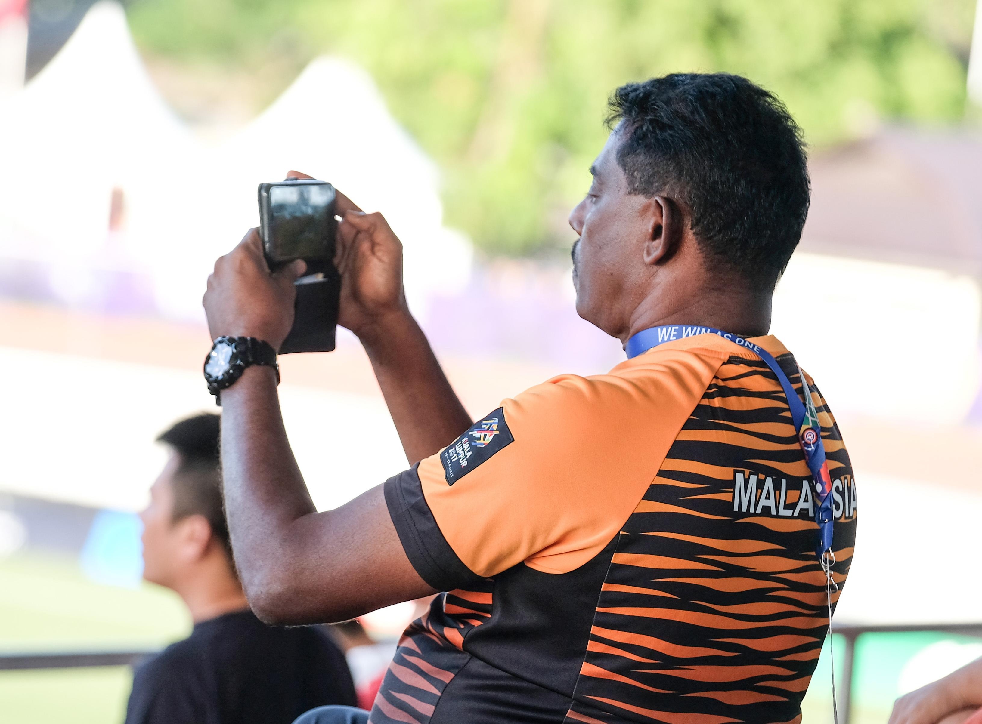 Tro ly HLV U22 Malaysia den xem tran dau cua U22 Viet Nam hinh anh