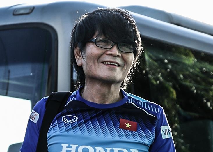 Bac si Choi ly giai chan thuong cua Dinh Trong hoi phuc nhanh hinh anh