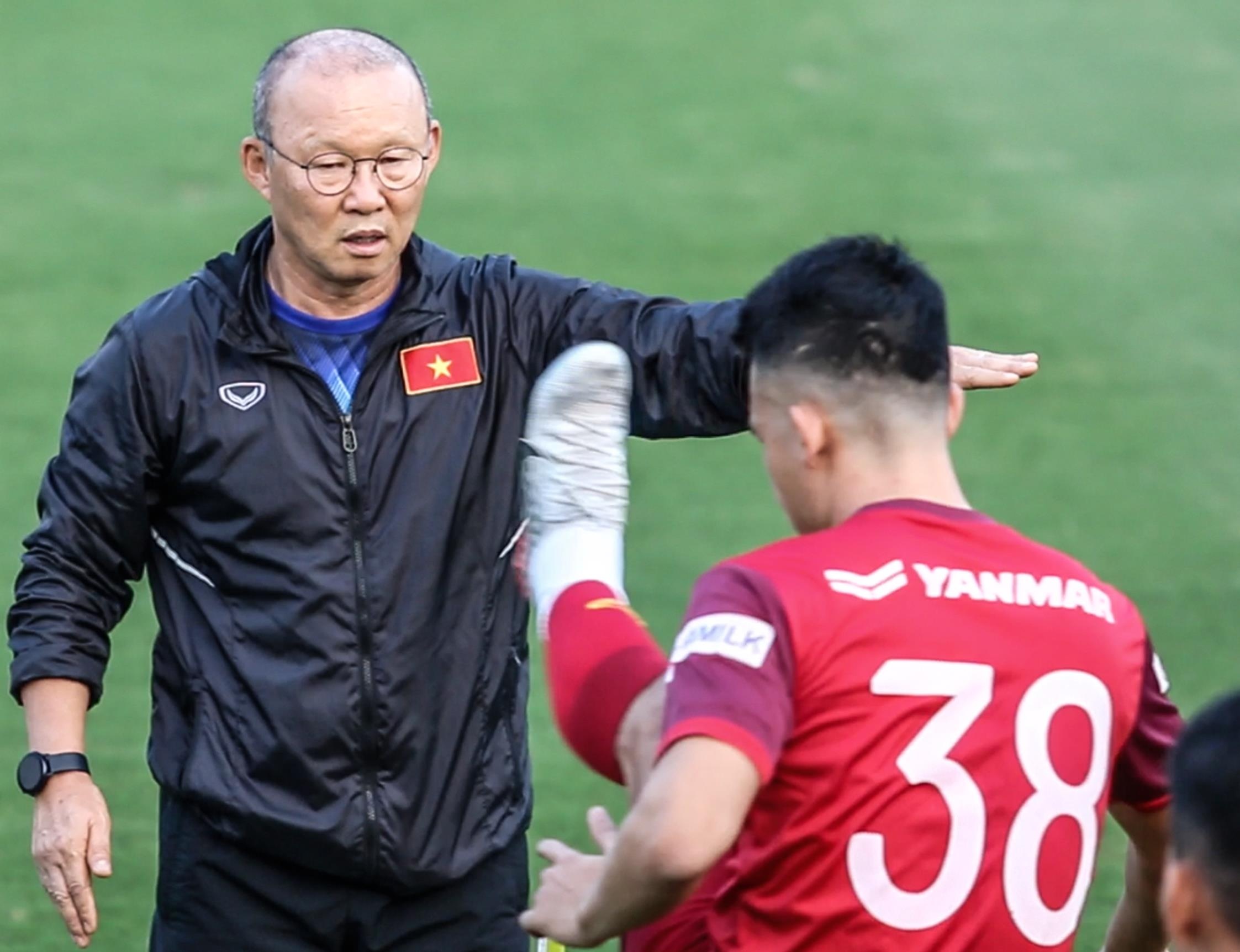 HLV Park Hang-seo sua loi cho hoc tro o bai tap moi hinh anh