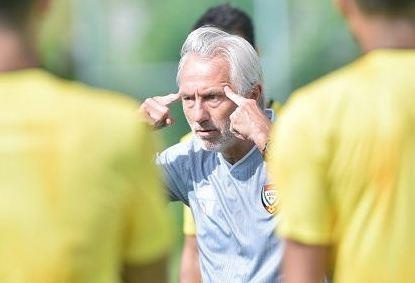 'Khong co chuyen UAE tinh choi phong ngu truoc Viet Nam' hinh anh