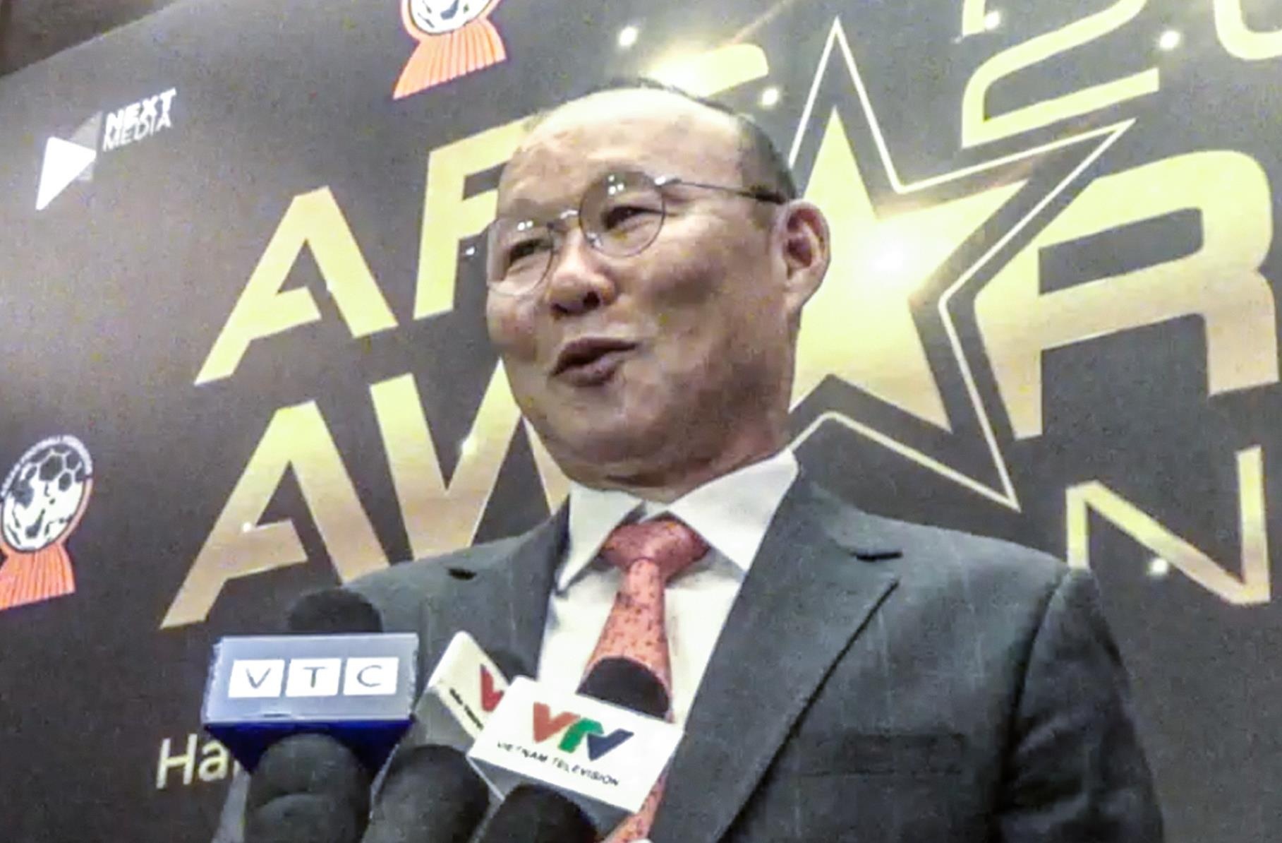 HLV Park nhac den vo trong ngay nhan danh hieu o AFF Awards hinh anh