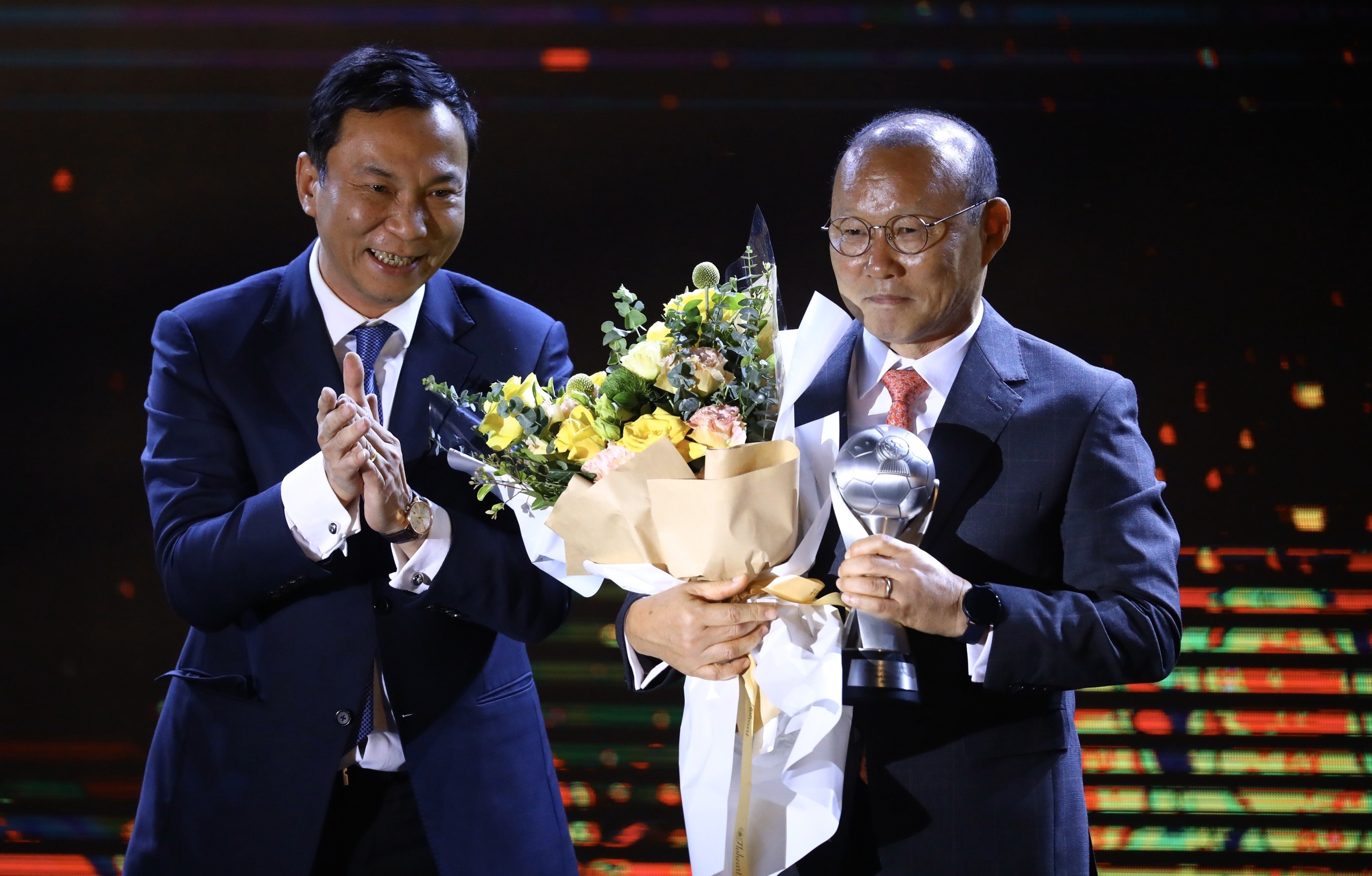 hop dong hlv park anh 1