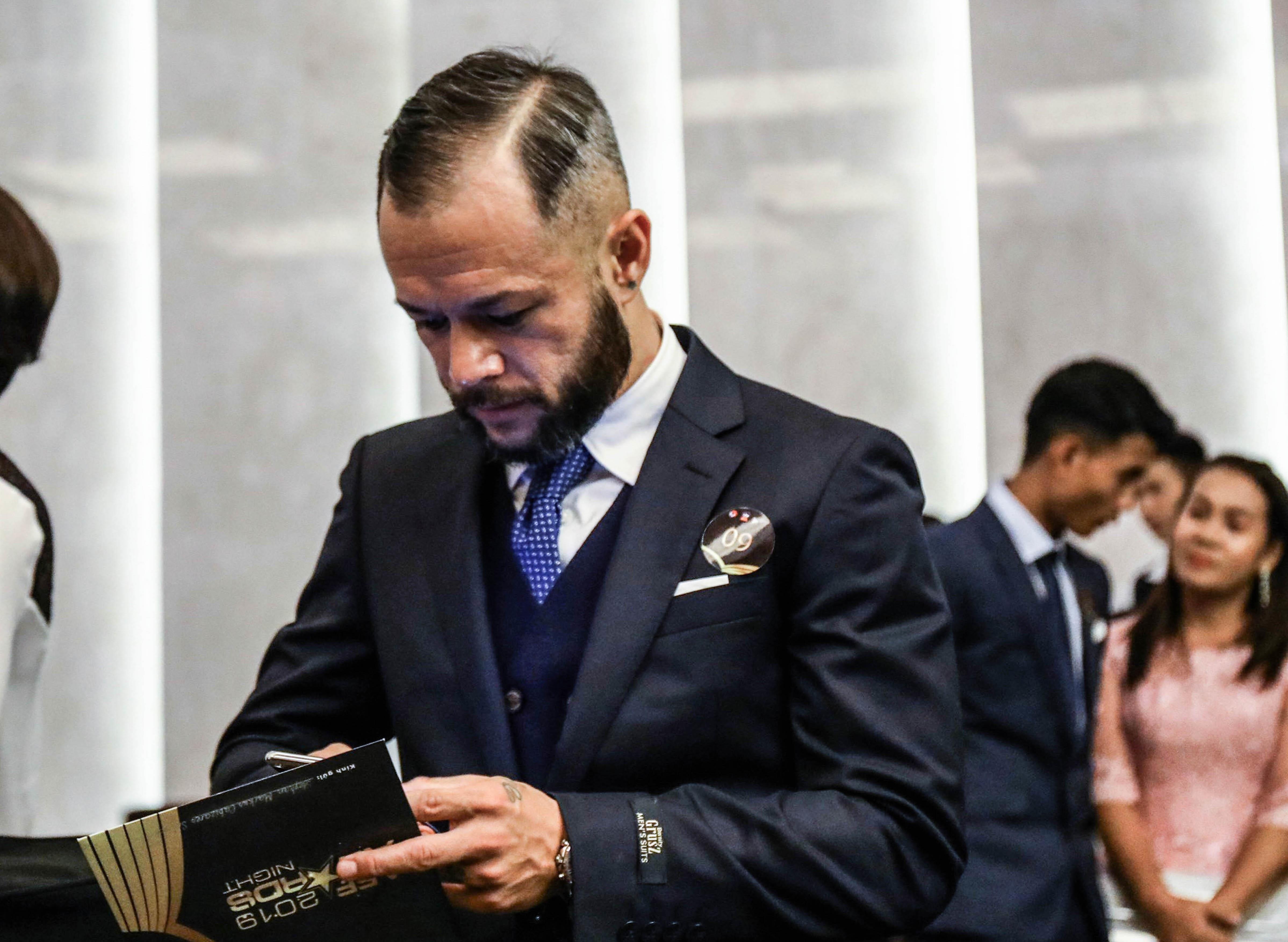 Tuyen thu Philippines chuc mung Quang Hai hinh anh