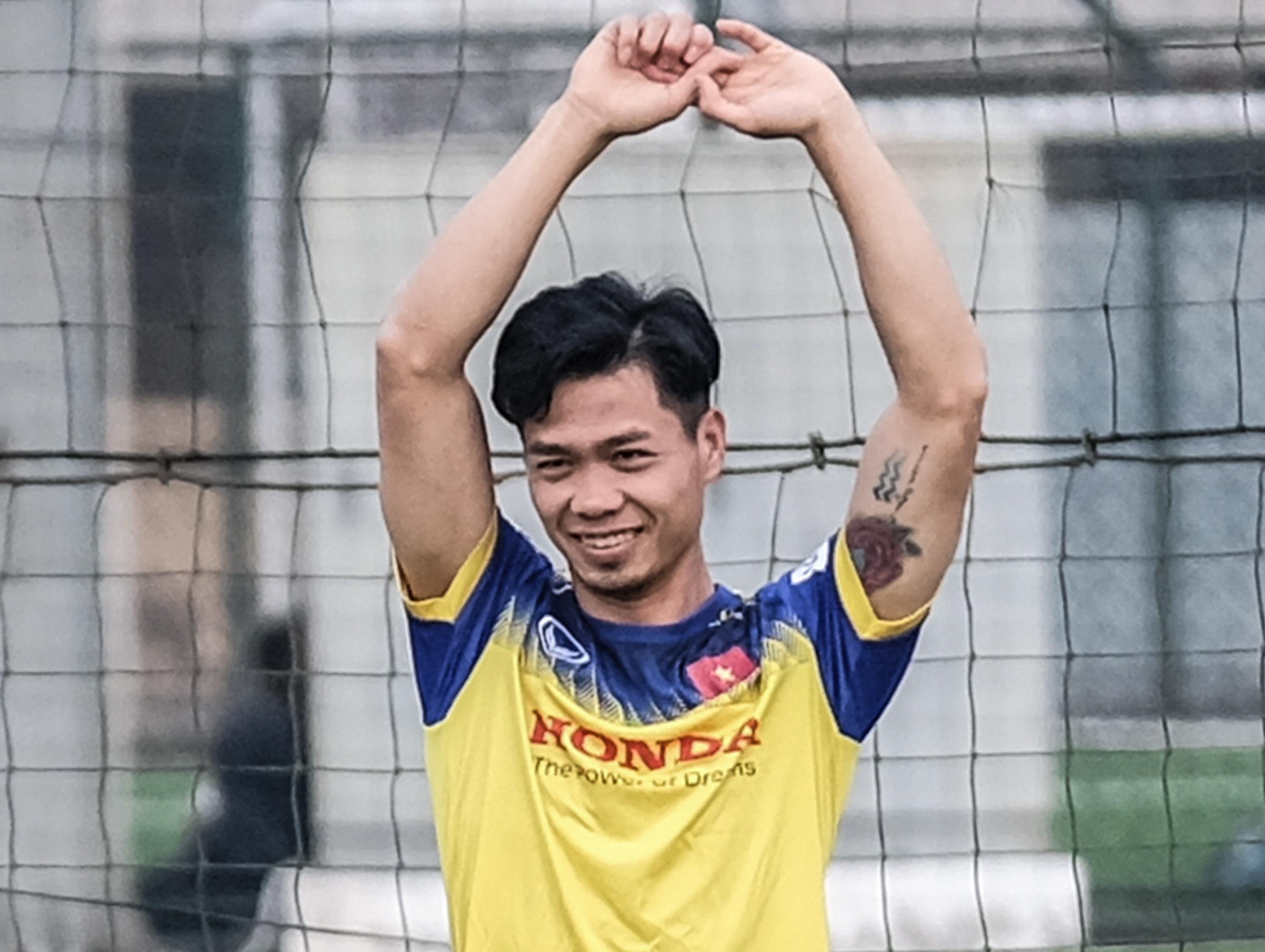 Cong Phuong, Van Hau tap buoi dau tien khi hoi quan hinh anh