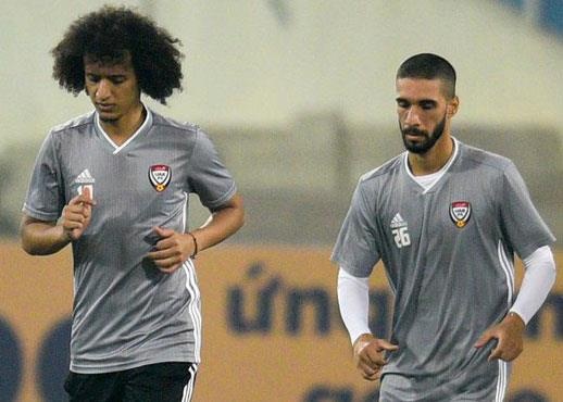 Tuyen UAE lam quen san My Dinh trong suong mu hinh anh