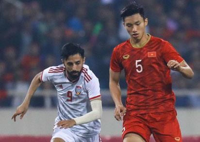 Van Bakel: 'Doan Van Hau choi qua khoe' hinh anh