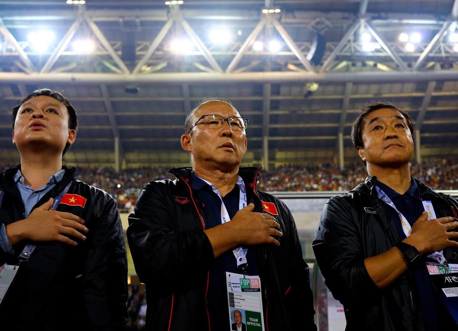 Phong vien UAE: 'Thai Lan manh hon Viet Nam' hinh anh