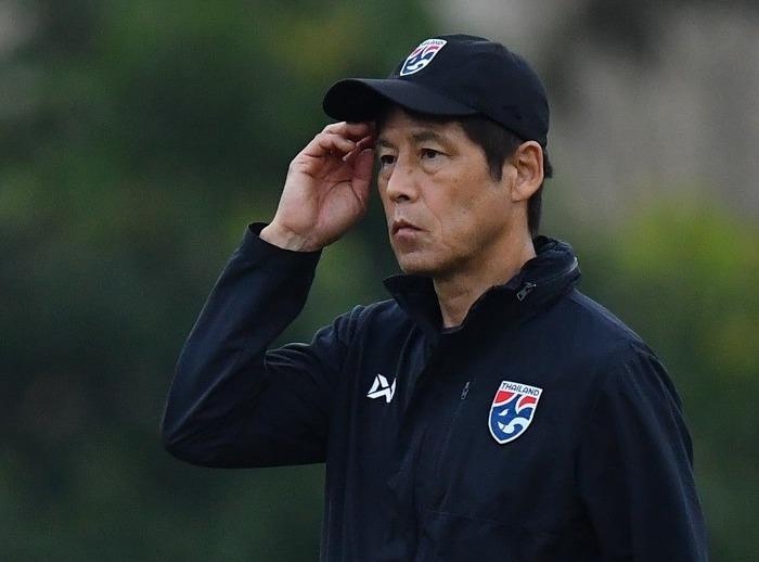 HLV Nishino: 'Cau thu Thai Lan qua quen voi mat san My Dinh' hinh anh