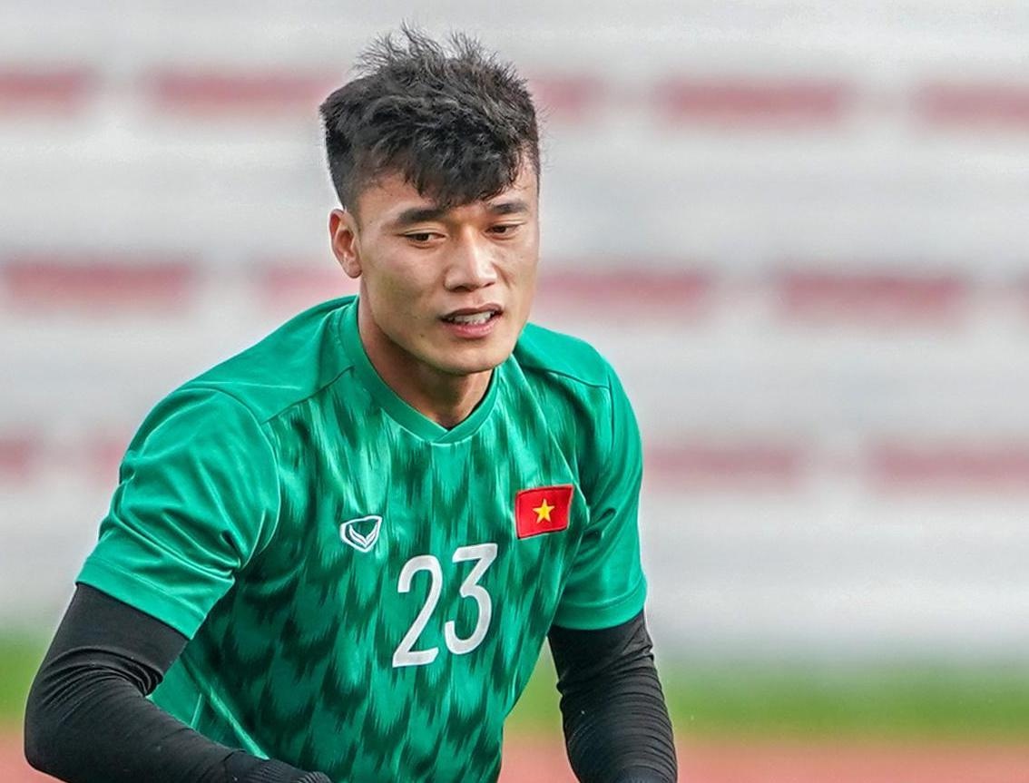 Bui Tien Dung bay to quyet tam truoc U22 Indonesia hinh anh