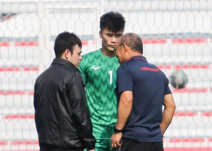 HLV Park trao doi voi Tien Dung truoc ban ket SEA Games hinh anh