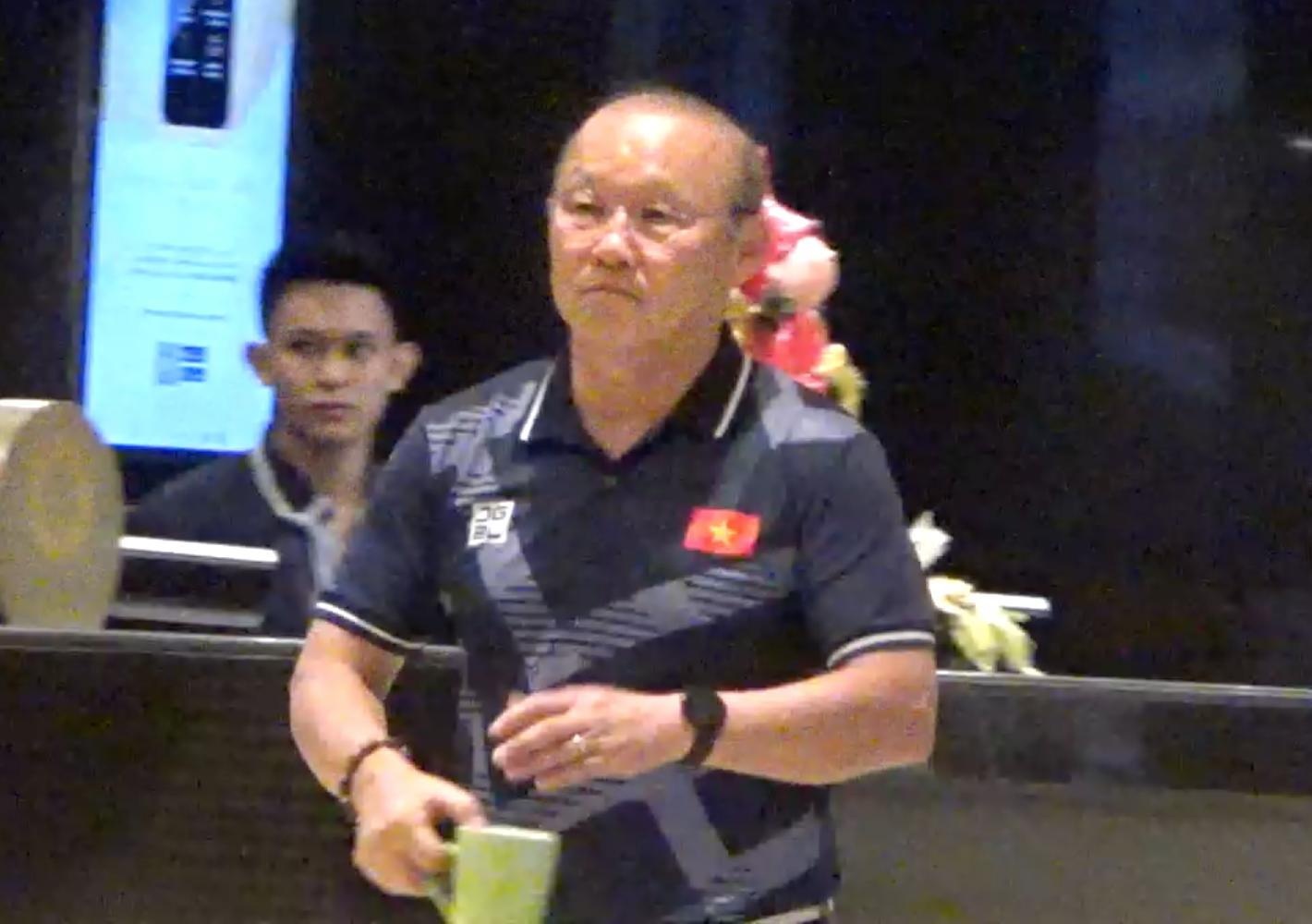 HLV Park day som an sang sau tran chung ket SEA Games hinh anh