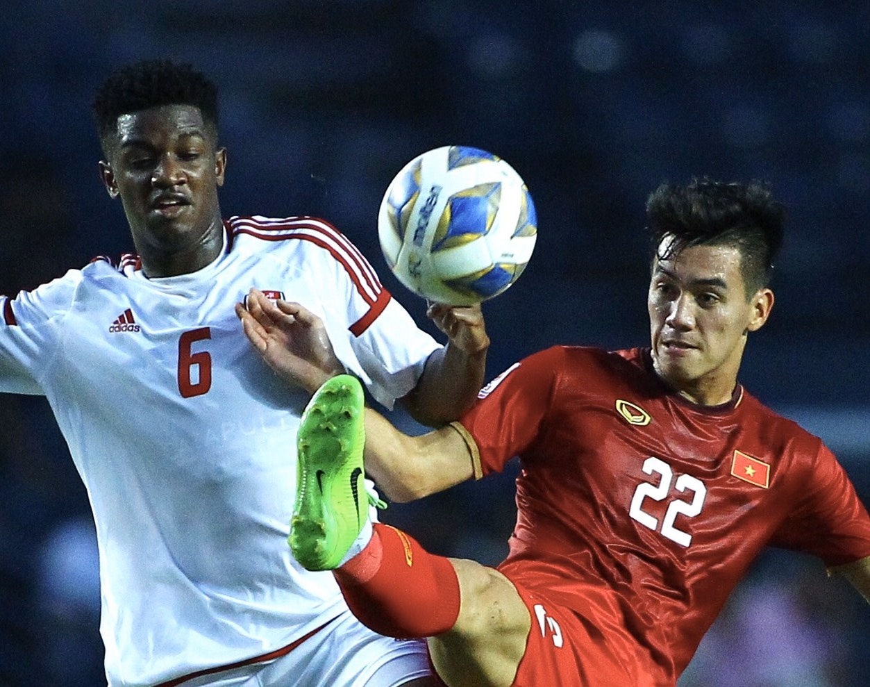 Nha bao UAE hai long khi doi nha co diem truoc U23 Viet Nam hinh anh