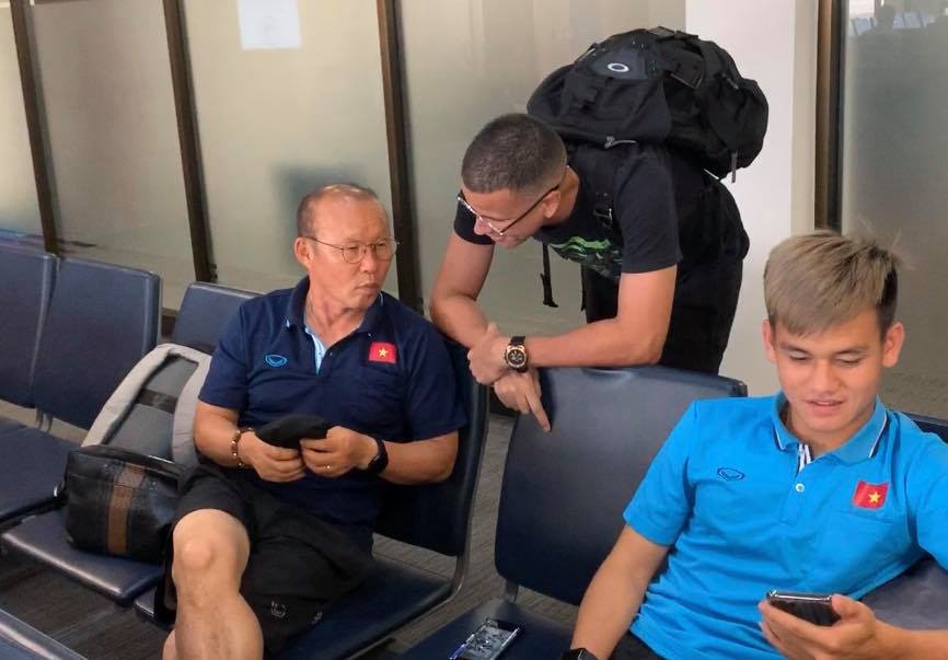 HLV Park gap lai cuu tro ly o Buriram hinh anh