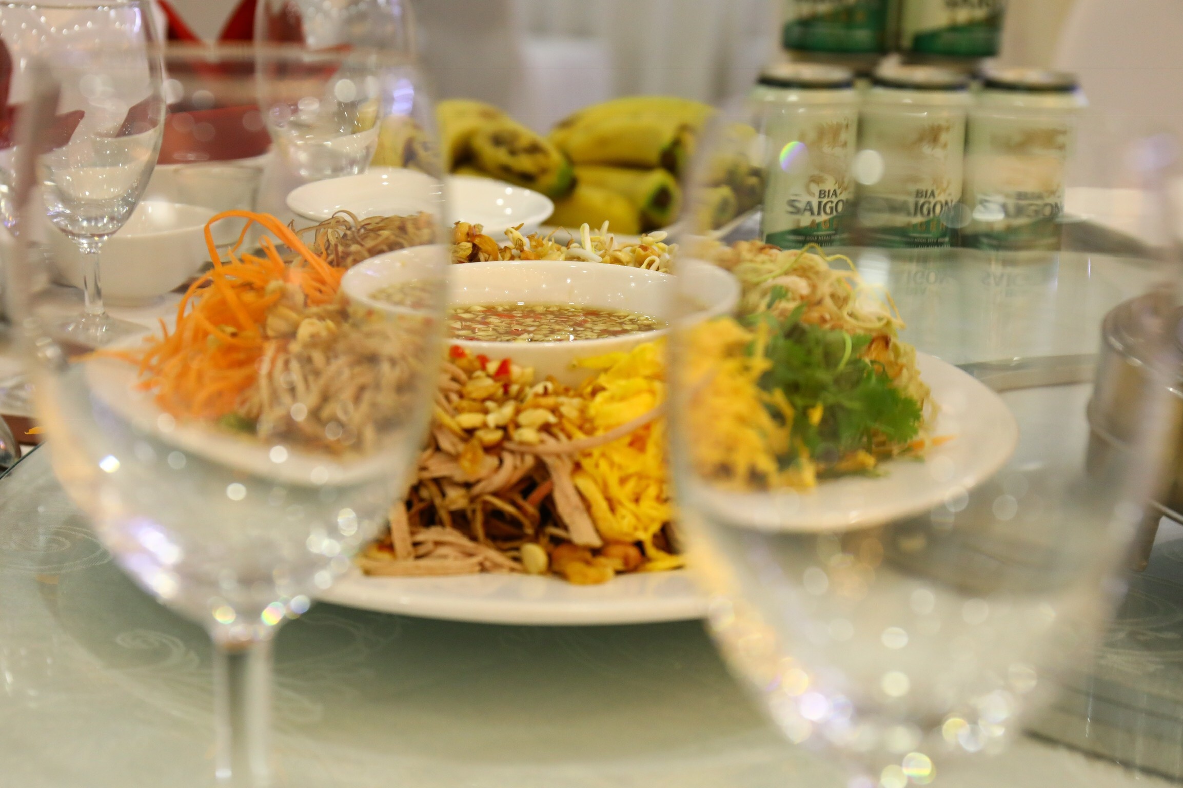 Thuc don tiec cuoi Phan Van Duc co gi hinh anh