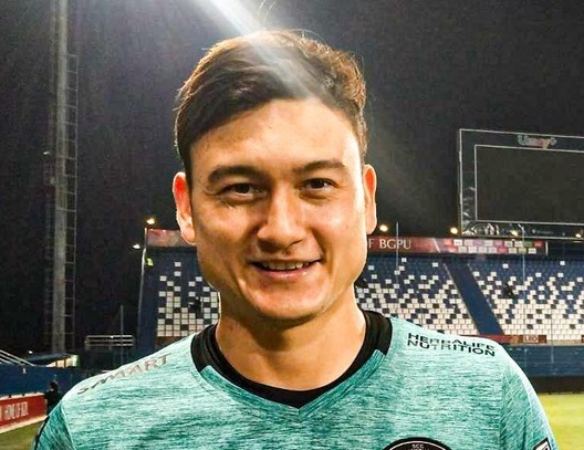 HLV Muangthong: 'Tai bat penalty la ly do toi tin dung Van Lam' hinh anh