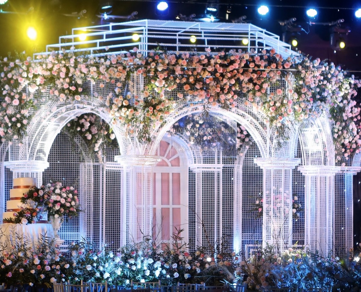 Rap cuoi 'Lau dai co tich' phu kin san bong que nha Duy Manh hinh anh