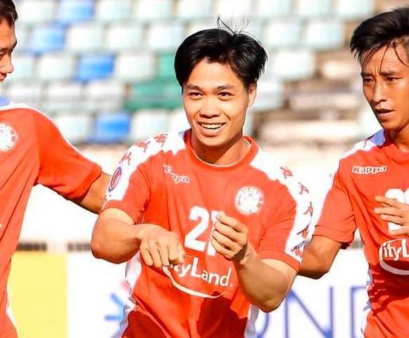 Cong Phuong ly giai man an mung o AFC Cup hinh anh