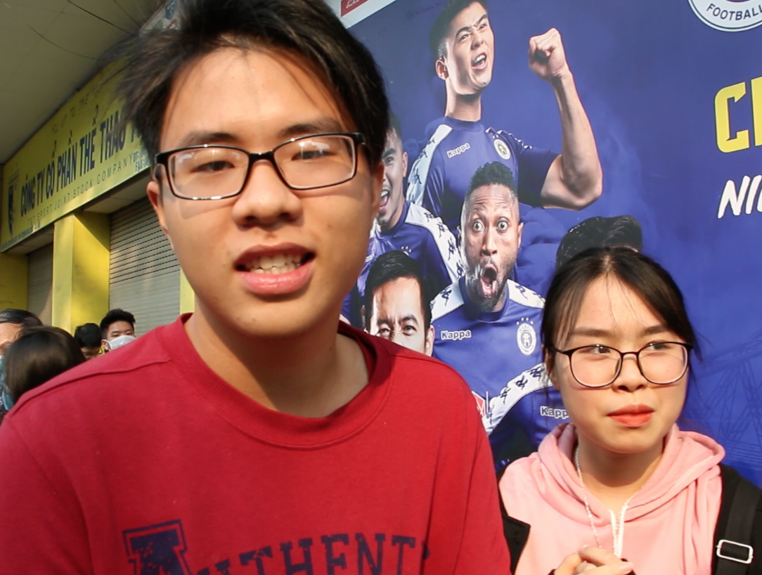 CDV ngac nhien khi khong duoc vao san xem CLB Ha Noi dau Viettel hinh anh
