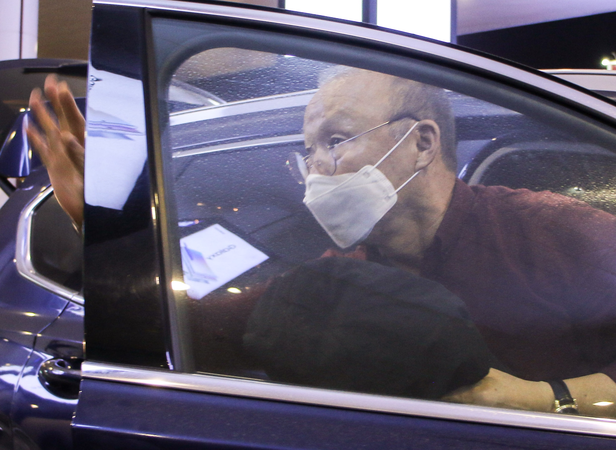 HLV Park cung vo len xe rieng roi san bay Noi Bai hinh anh