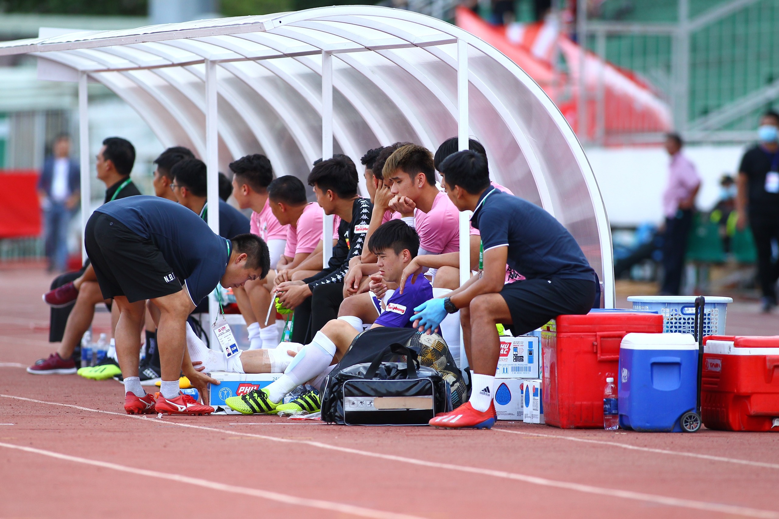 ai thay duy manh chan thuong anh 1