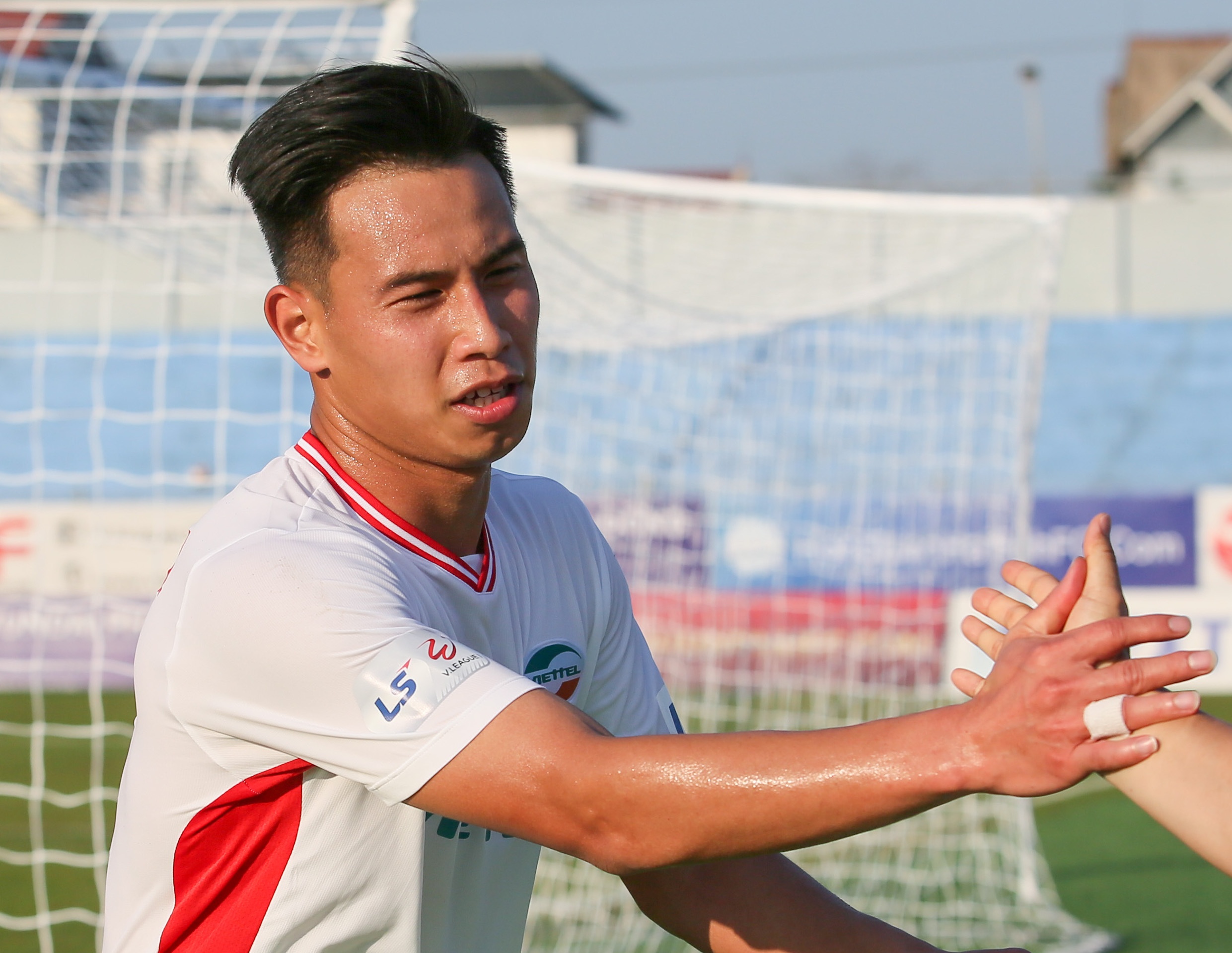 Viet Phong sam vai nguoi hung trong ngay tro ly HLV Park du khan hinh anh